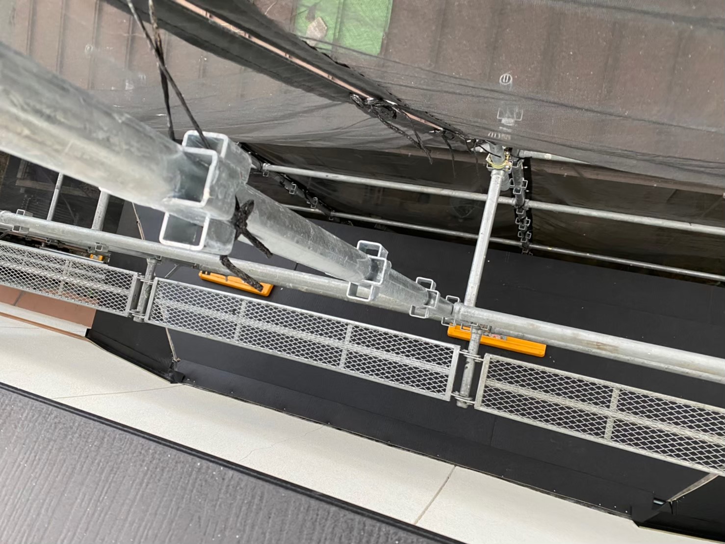 下屋根にガルテクト使用